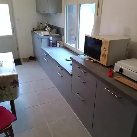 Maison Conviviale Avec Jardin à Raslay, 80 M²