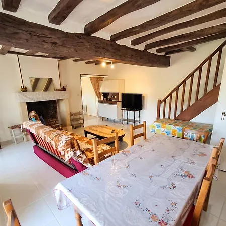 Maison Conviviale Avec Jardin à Raslay, 80 M² Casa de Férias *