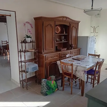 Vakantiehuis Maison Conviviale Avec Jardin A Raslay, 80 M²