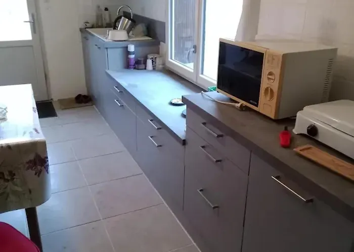 Maison Conviviale Avec Jardin A Raslay, 80 M²